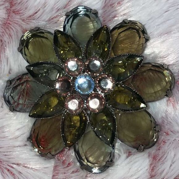Flower Brooch - Picture 1 of 2